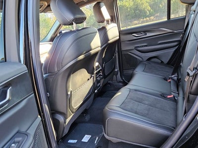 2025 Jeep Grand Cherokee Larado