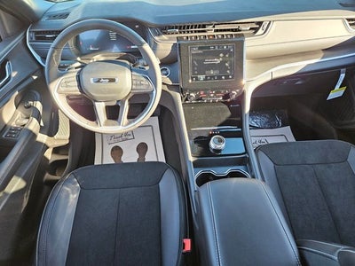 2025 Jeep Grand Cherokee Larado