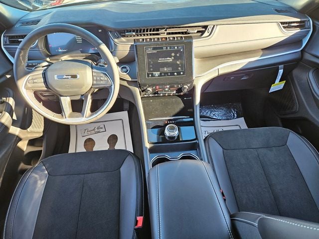 2025 Jeep Grand Cherokee Larado