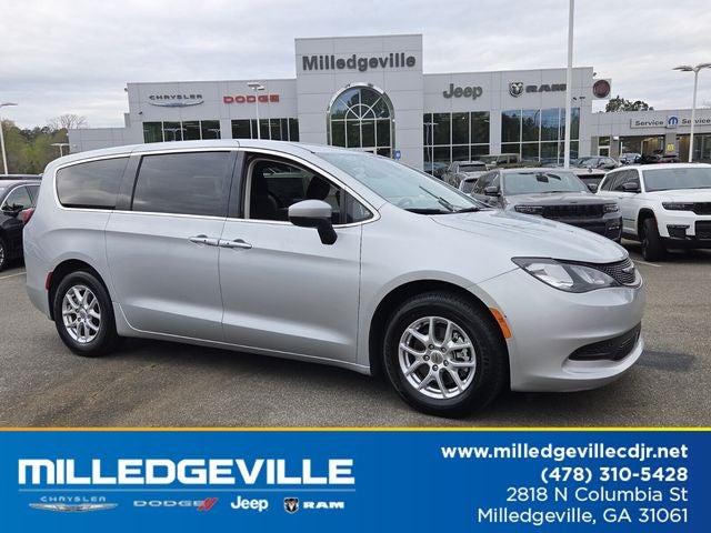 2023 Chrysler Voyager LX