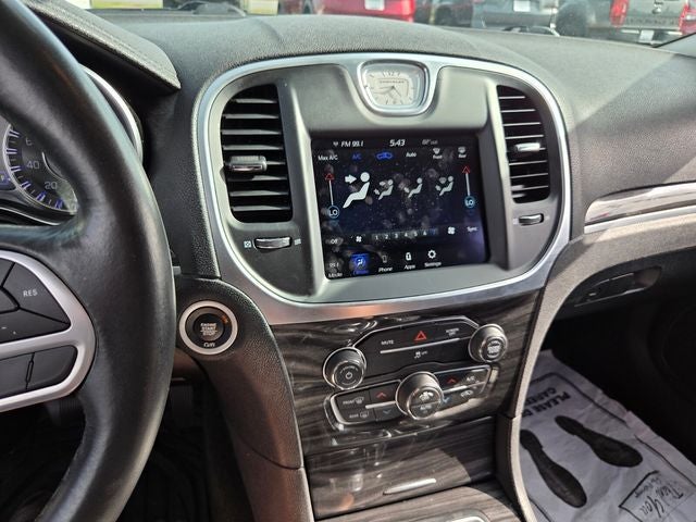 2021 Chrysler 300 Touring