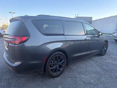 2021 Chrysler Pacifica Touring