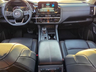 2024 Nissan Pathfinder SL