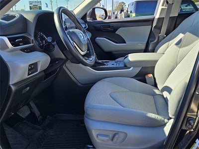 2024 Toyota Highlander LE