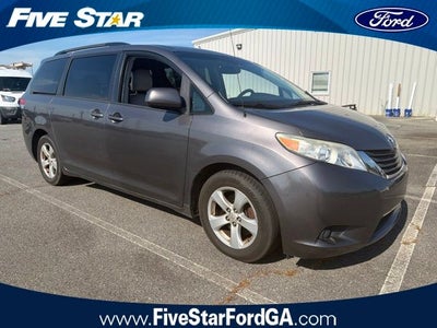2014 Toyota Sienna LE 8 Passenger