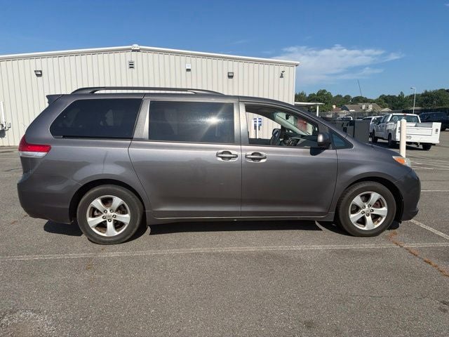 2014 Toyota Sienna LE 8 Passenger