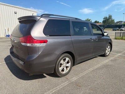 2014 Toyota Sienna LE 8 Passenger