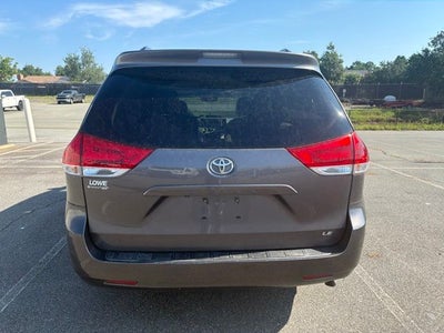 2014 Toyota Sienna LE 8 Passenger