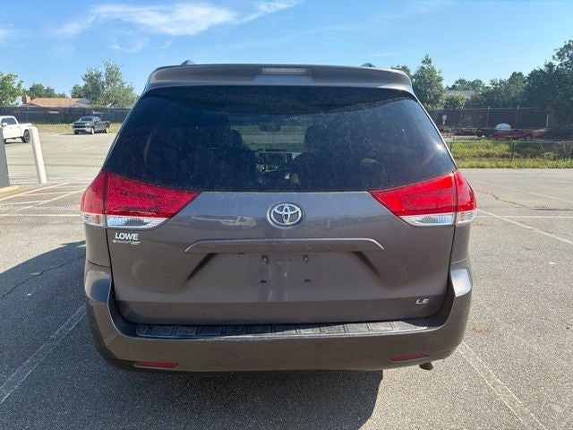 2014 Toyota Sienna LE 8 Passenger