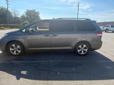 2014 Toyota Sienna LE 8 Passenger