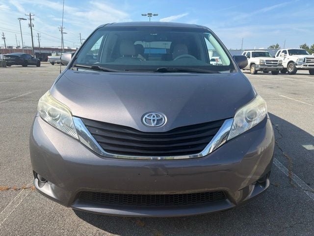 2014 Toyota Sienna LE 8 Passenger