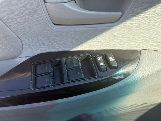 2014 Toyota Sienna LE 8 Passenger