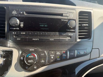 2014 Toyota Sienna LE 8 Passenger