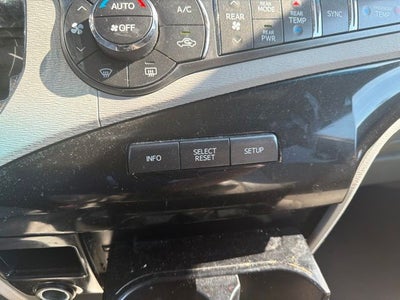 2014 Toyota Sienna LE 8 Passenger