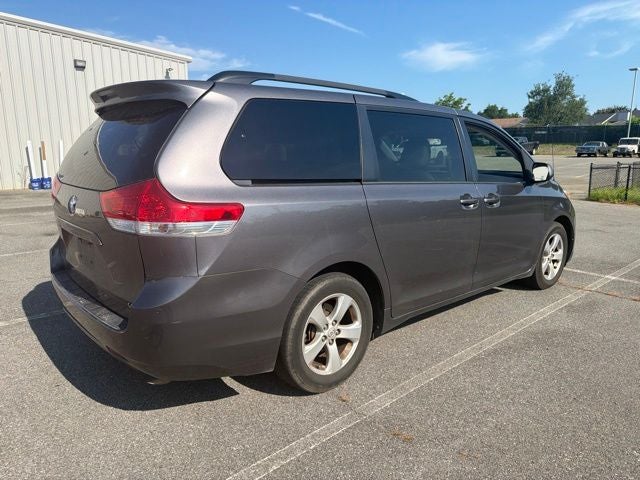 2014 Toyota Sienna LE 8 Passenger