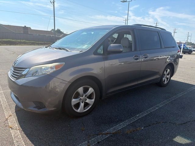 2014 Toyota Sienna LE 8 Passenger