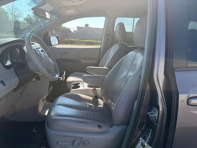 2014 Toyota Sienna LE 8 Passenger