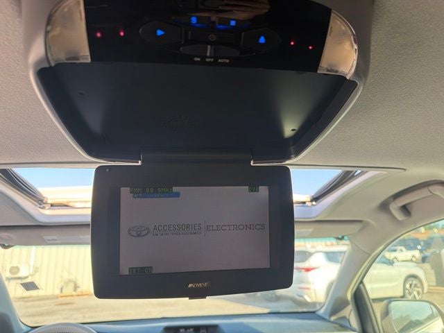 2013 Toyota Sienna SE 8 Passenger