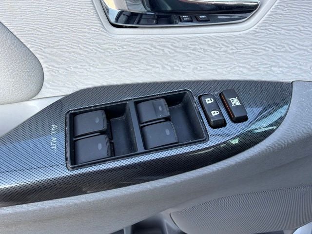 2013 Toyota Sienna SE 8 Passenger