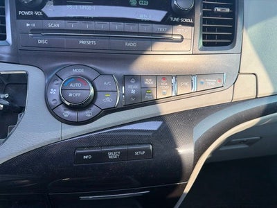 2013 Toyota Sienna SE 8 Passenger