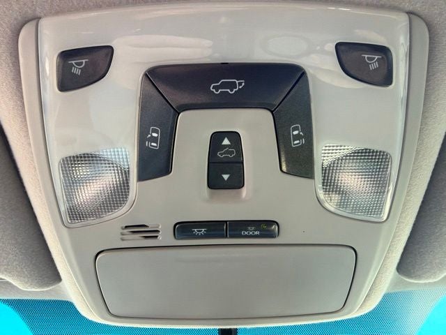 2013 Toyota Sienna SE 8 Passenger