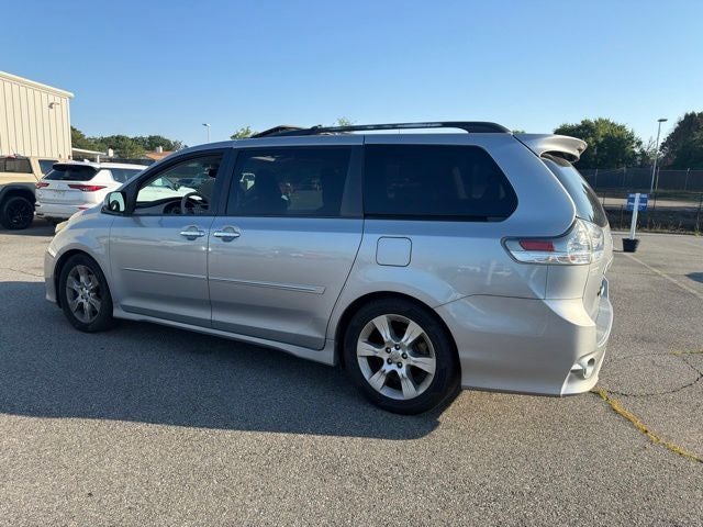 2013 Toyota Sienna SE 8 Passenger