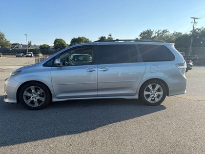 2013 Toyota Sienna SE 8 Passenger