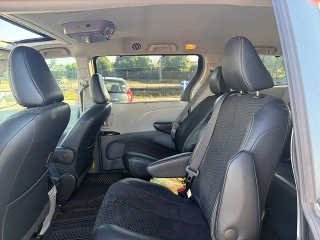 2013 Toyota Sienna SE 8 Passenger