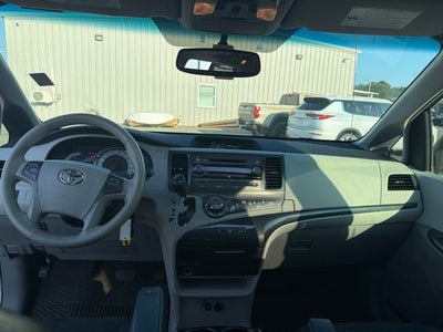 2013 Toyota Sienna SE 8 Passenger