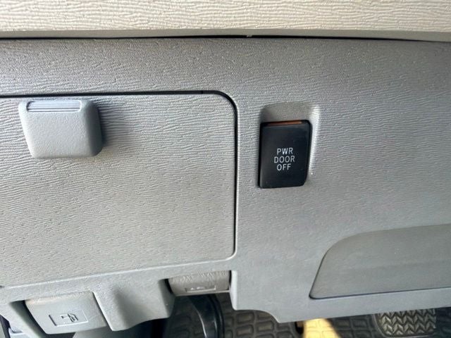 2013 Toyota Sienna SE 8 Passenger
