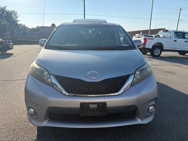 2013 Toyota Sienna SE 8 Passenger