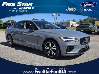 2024 Volvo S60 B5 Core Dark Theme
