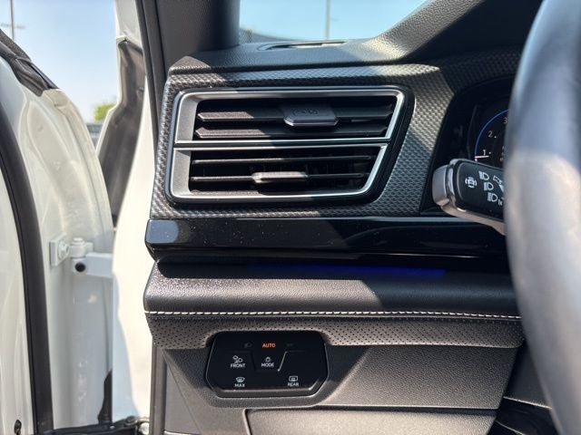 2024 Volkswagen Atlas Cross Sport 2.0T SEL Premium R-Line