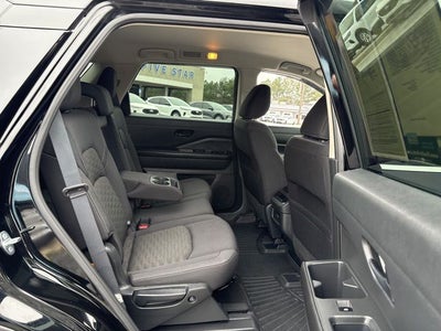 2024 Nissan Pathfinder SV