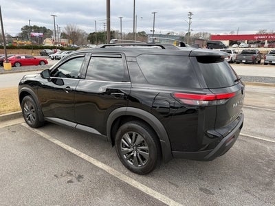 2024 Nissan Pathfinder SV