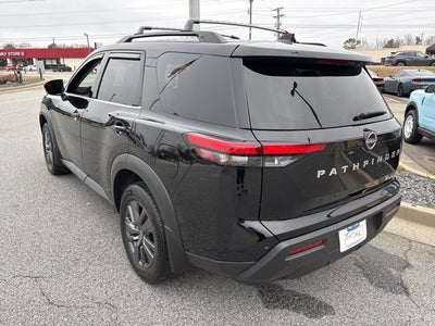 2024 Nissan Pathfinder SV