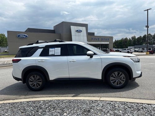 2025 Nissan Pathfinder SV