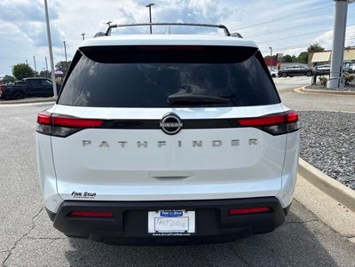 2025 Nissan Pathfinder SV