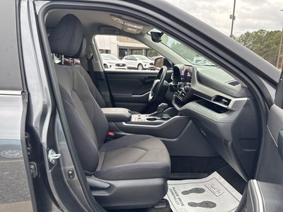 2023 Toyota Highlander LE