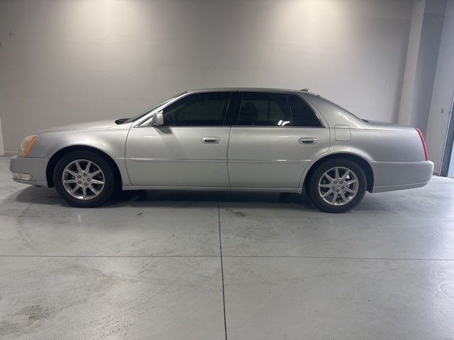 2010 Cadillac DTS Base