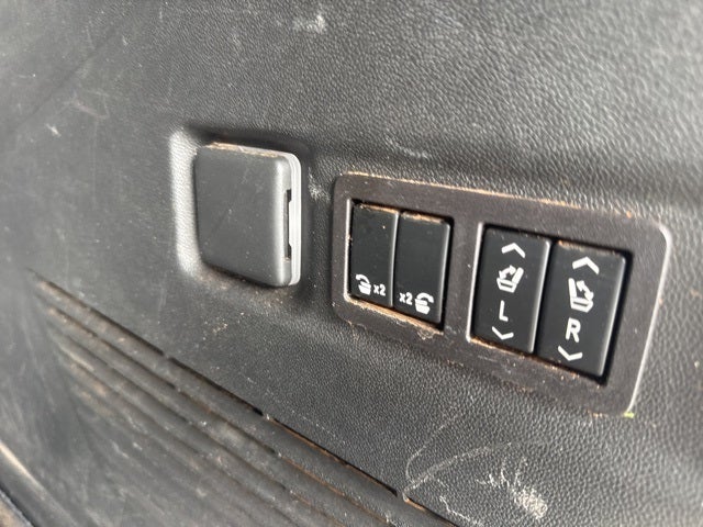 2023 GMC Yukon XL AT4