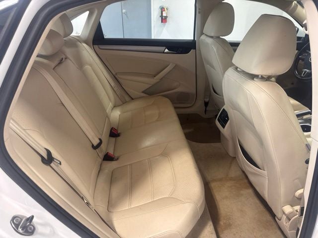 2014 Volkswagen Passat 2.5 SE