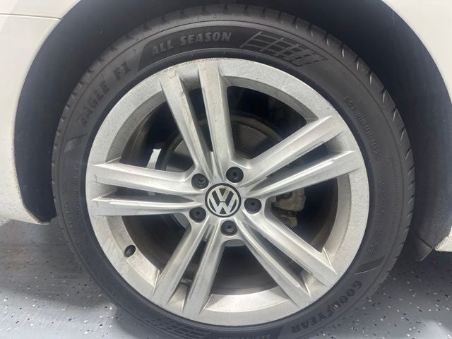 2014 Volkswagen Passat 2.5 SE