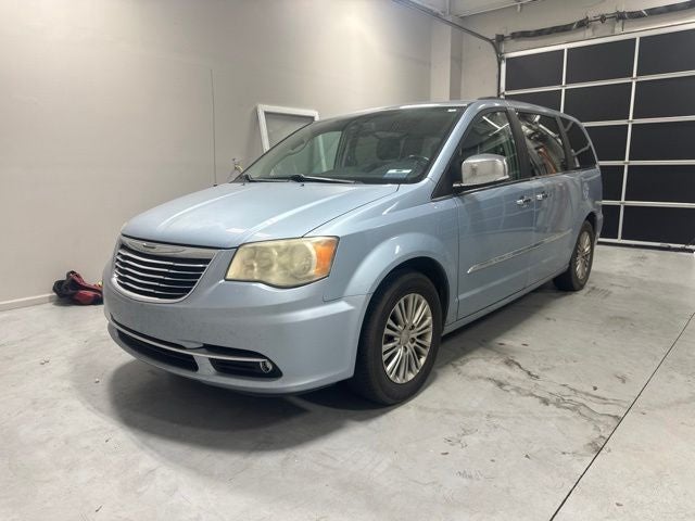 2013 Chrysler Town & Country Touring-L