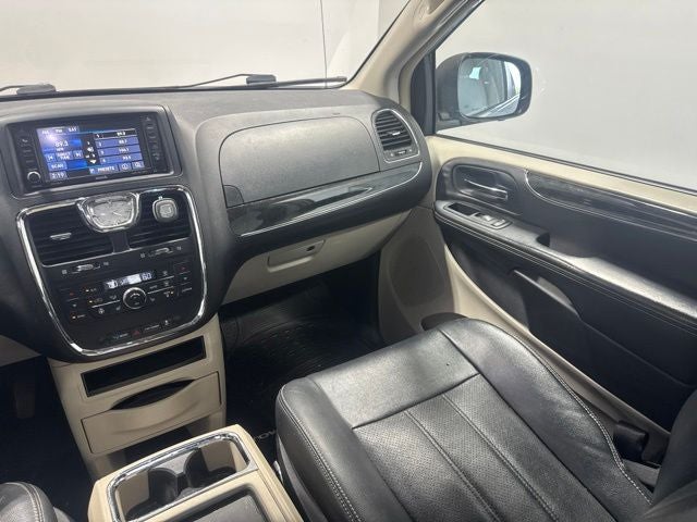 2013 Chrysler Town & Country Touring-L