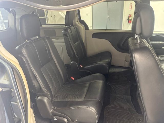 2013 Chrysler Town & Country Touring-L