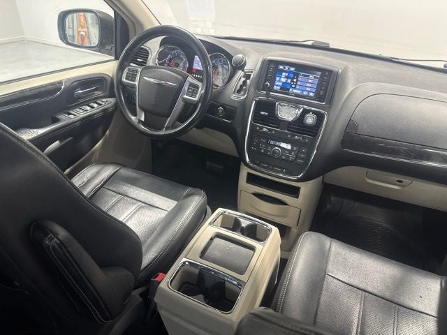 2013 Chrysler Town & Country Touring-L