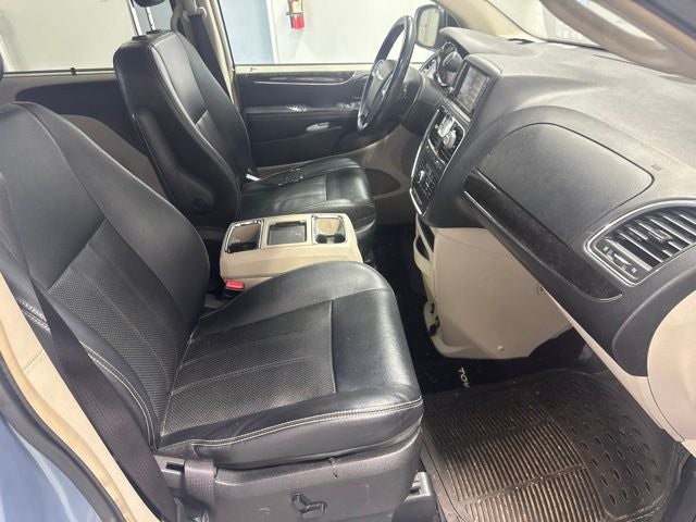 2013 Chrysler Town & Country Touring-L