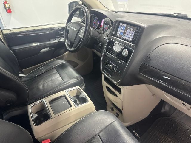 2013 Chrysler Town & Country Touring-L