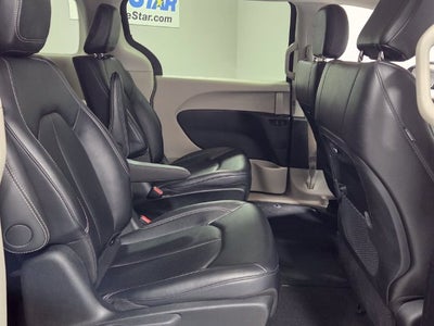2024 Chrysler Pacifica Hybrid Select
